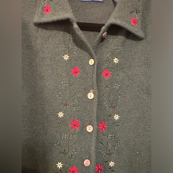 Karen Scott Women’s Green 100% Wool Holiday Gold Embroidered Cardigan Sweater 1X - Picture 2 of 4